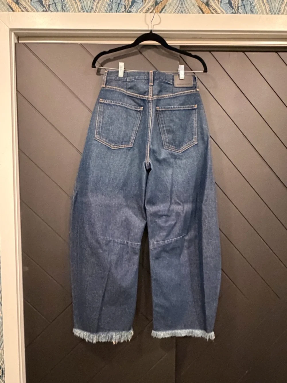NWOT Citizens of Humanity
Horseshoe Frayed Jeans 25 - Picture 2 of 4